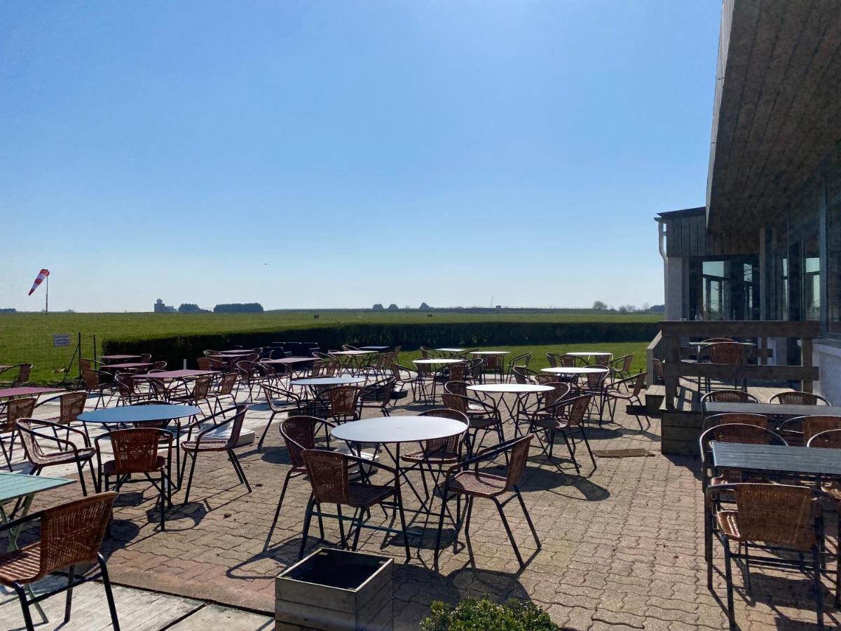 Logis Hotel & Restaurant De L'Aerodrome De La Baie De Somme Buigny-Saint-Maclou Bagian luar foto