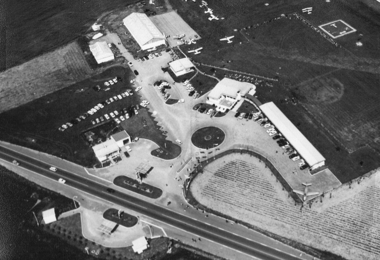 Logis Hotel & Restaurant De L'Aerodrome De La Baie De Somme Buigny-Saint-Maclou Bagian luar foto